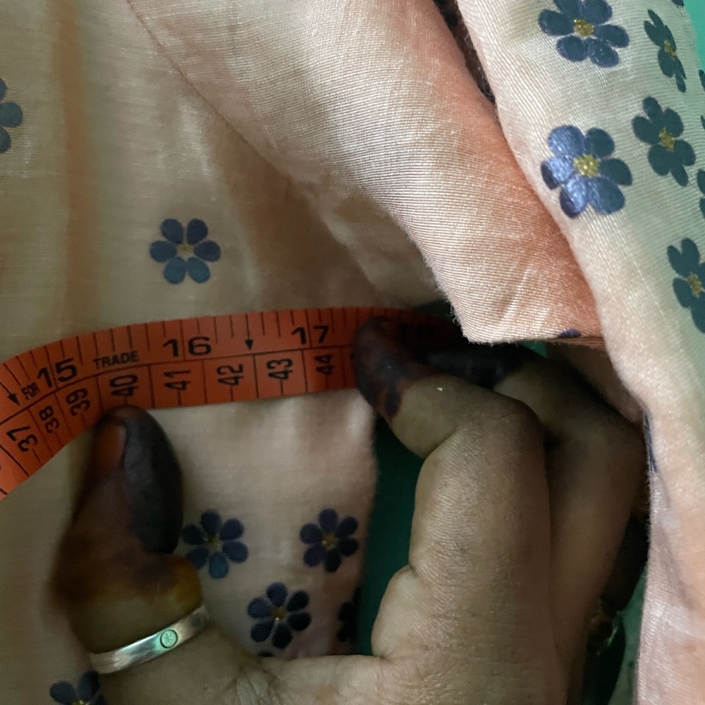 Light peach coloured slit kurta with beautiful pearl work in neck - Picture 6 of 13